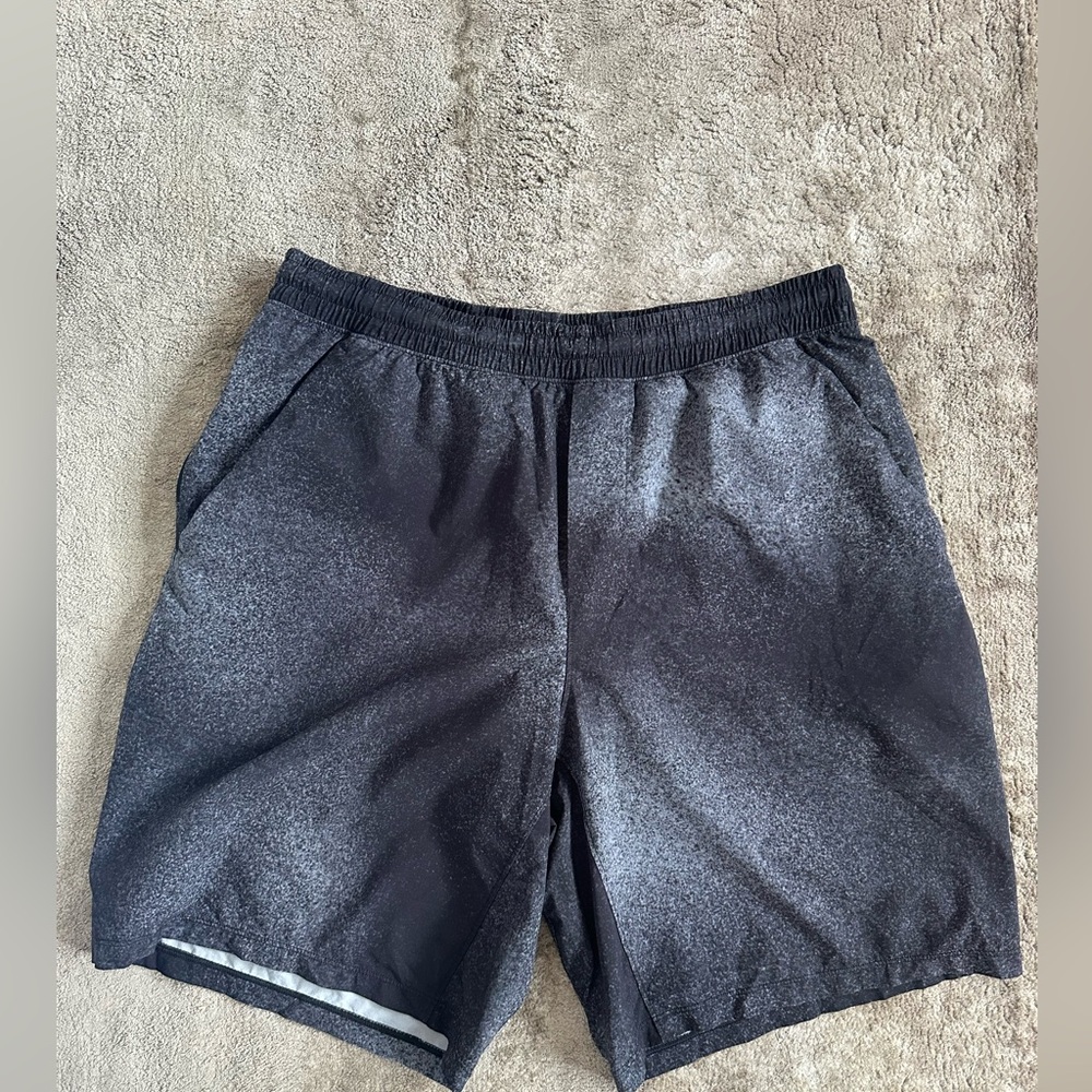 LULULEMON - Men's Black Gradient Shorts 9”